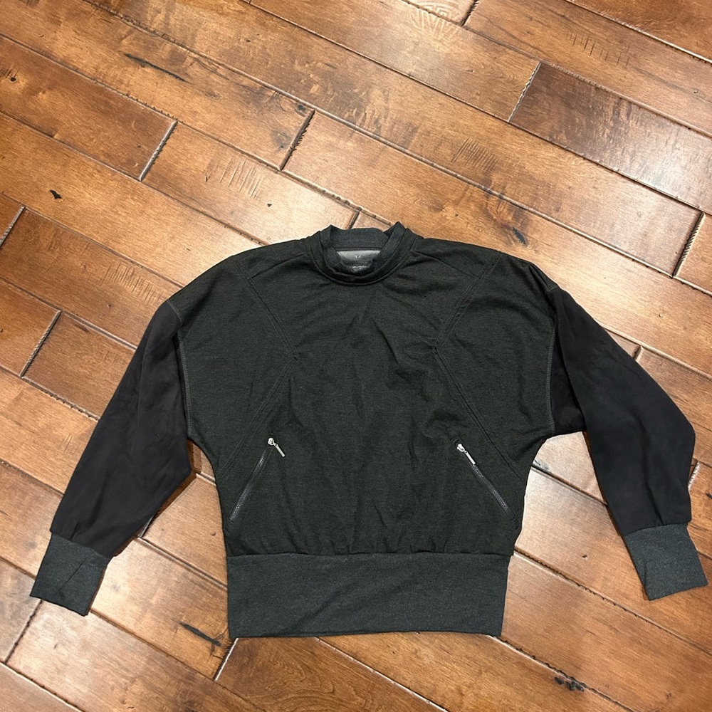 Tahari Sport Charcoal Grey Crewneck sweatshirt sz M